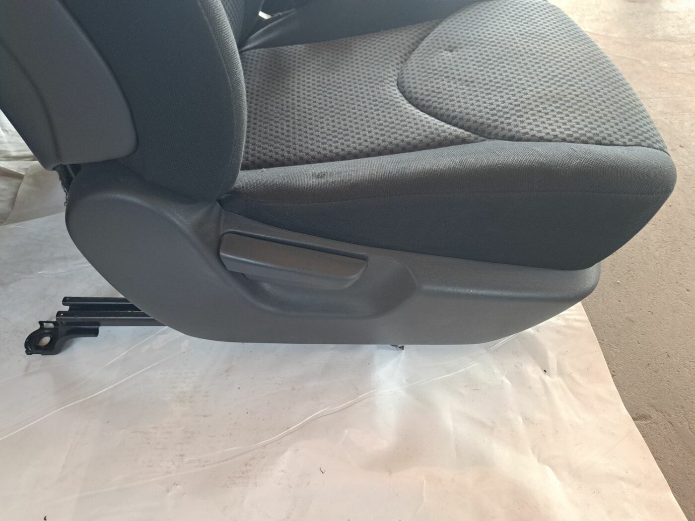 Sēdekļu komplekts priekš TOYOTA RAV 4 2006 2 Sēdekļu komplekts priekš TOYOTA RAV 4 2006