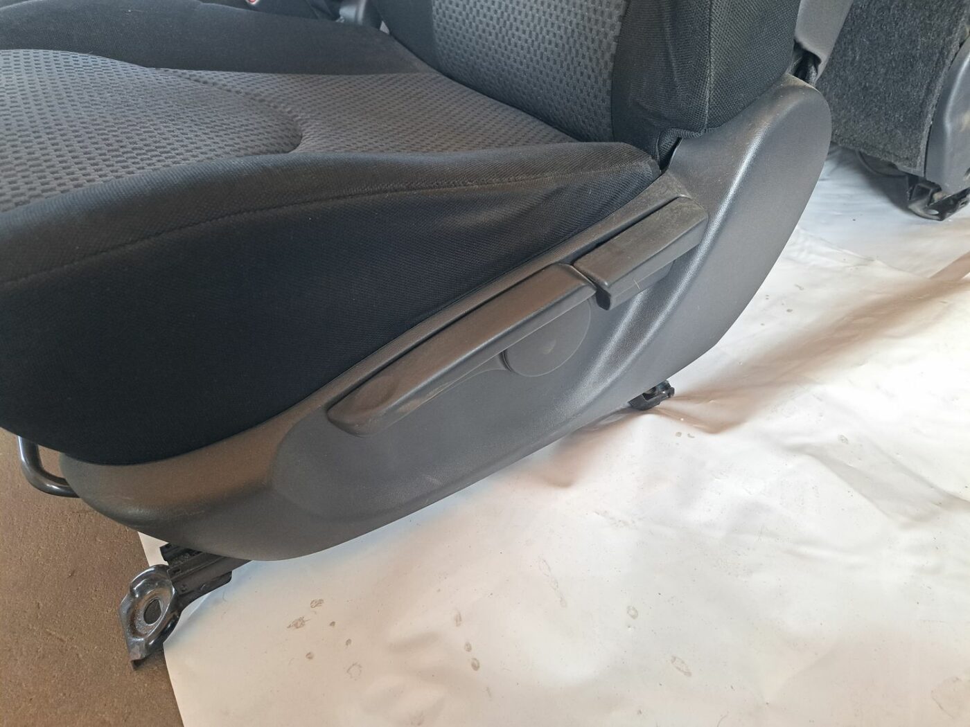 Sēdekļu komplekts priekš TOYOTA RAV 4 2006 25 Sēdekļu komplekts priekš TOYOTA RAV 4 2006