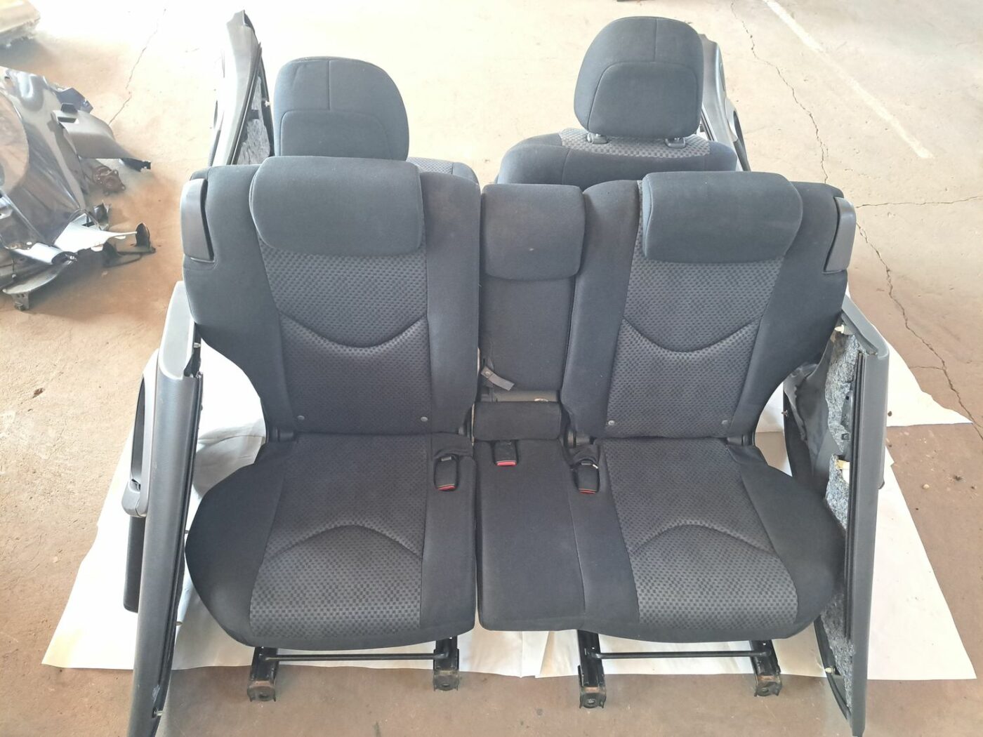 Sēdekļu komplekts priekš TOYOTA RAV 4 2006 24 Sēdekļu komplekts priekš TOYOTA RAV 4 2006