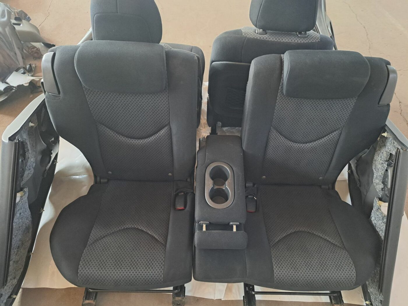 Sēdekļu komplekts priekš TOYOTA RAV 4 2006 23 Sēdekļu komplekts priekš TOYOTA RAV 4 2006