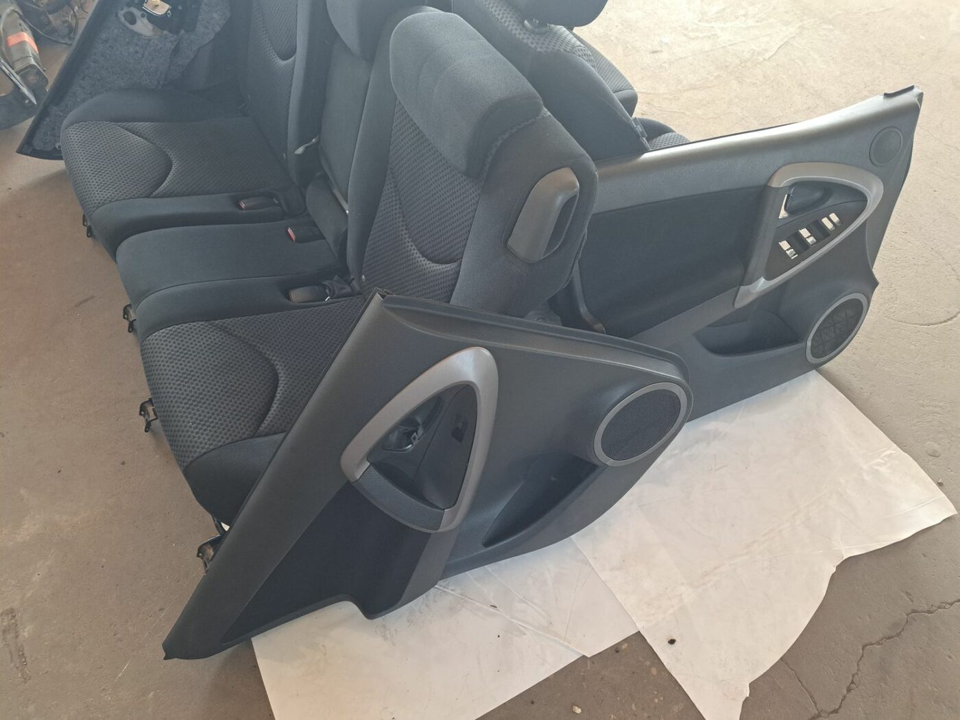 Sēdekļu komplekts priekš TOYOTA RAV 4 2006 20 Sēdekļu komplekts priekš TOYOTA RAV 4 2006