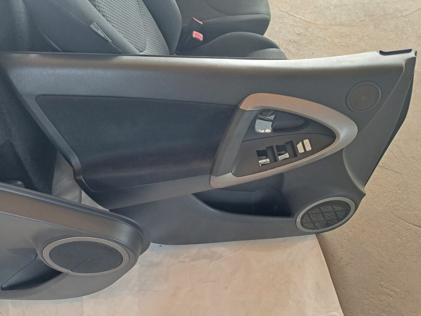 Sēdekļu komplekts priekš TOYOTA RAV 4 2006 18 Sēdekļu komplekts priekš TOYOTA RAV 4 2006