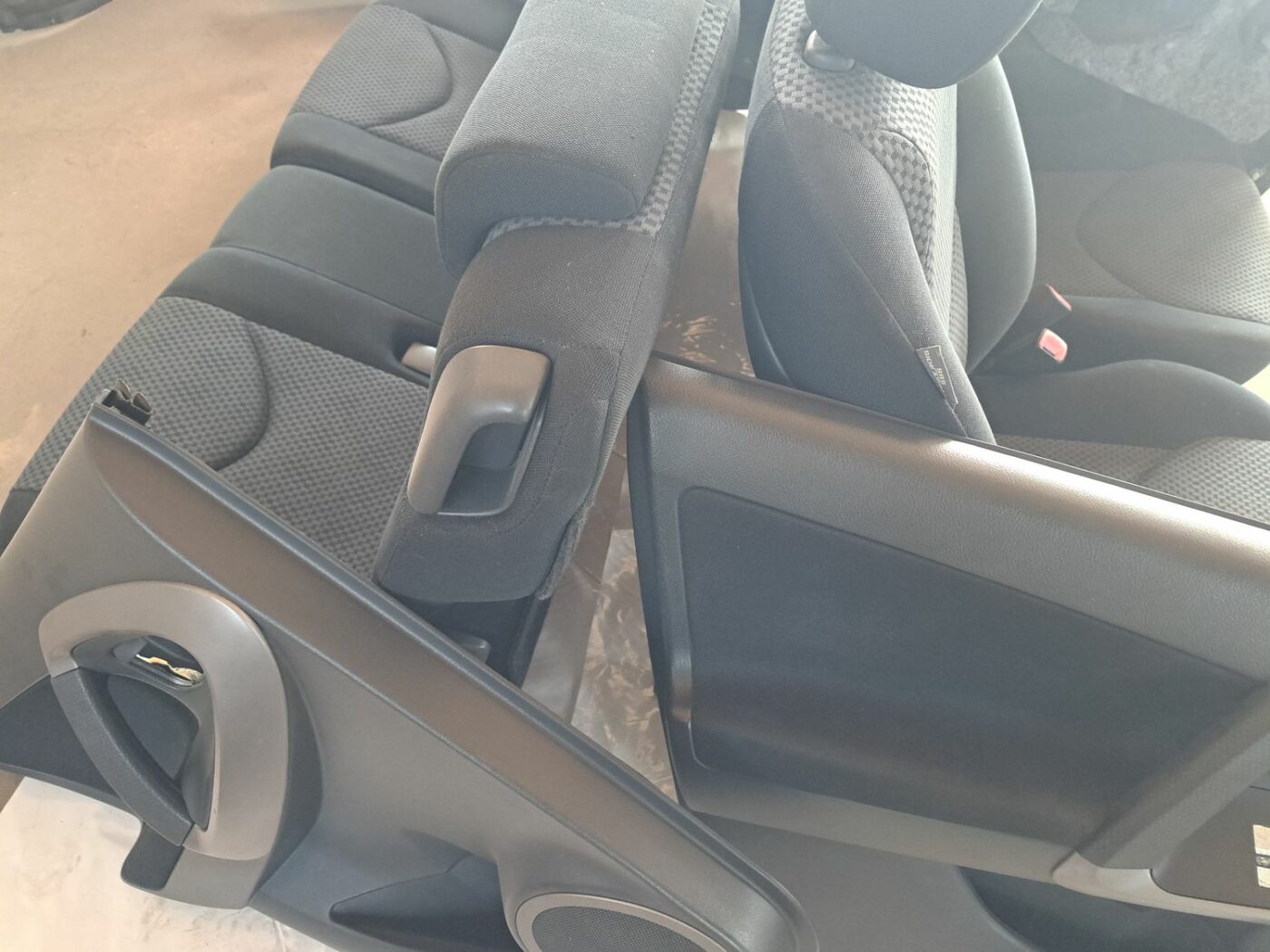 Sēdekļu komplekts priekš TOYOTA RAV 4 2006 17 Sēdekļu komplekts priekš TOYOTA RAV 4 2006