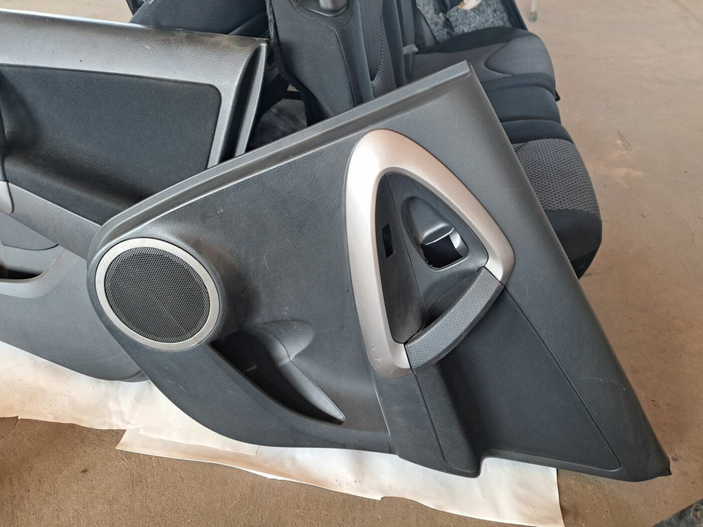 Sēdekļu komplekts priekš TOYOTA RAV 4 2006 14 Sēdekļu komplekts priekš TOYOTA RAV 4 2006