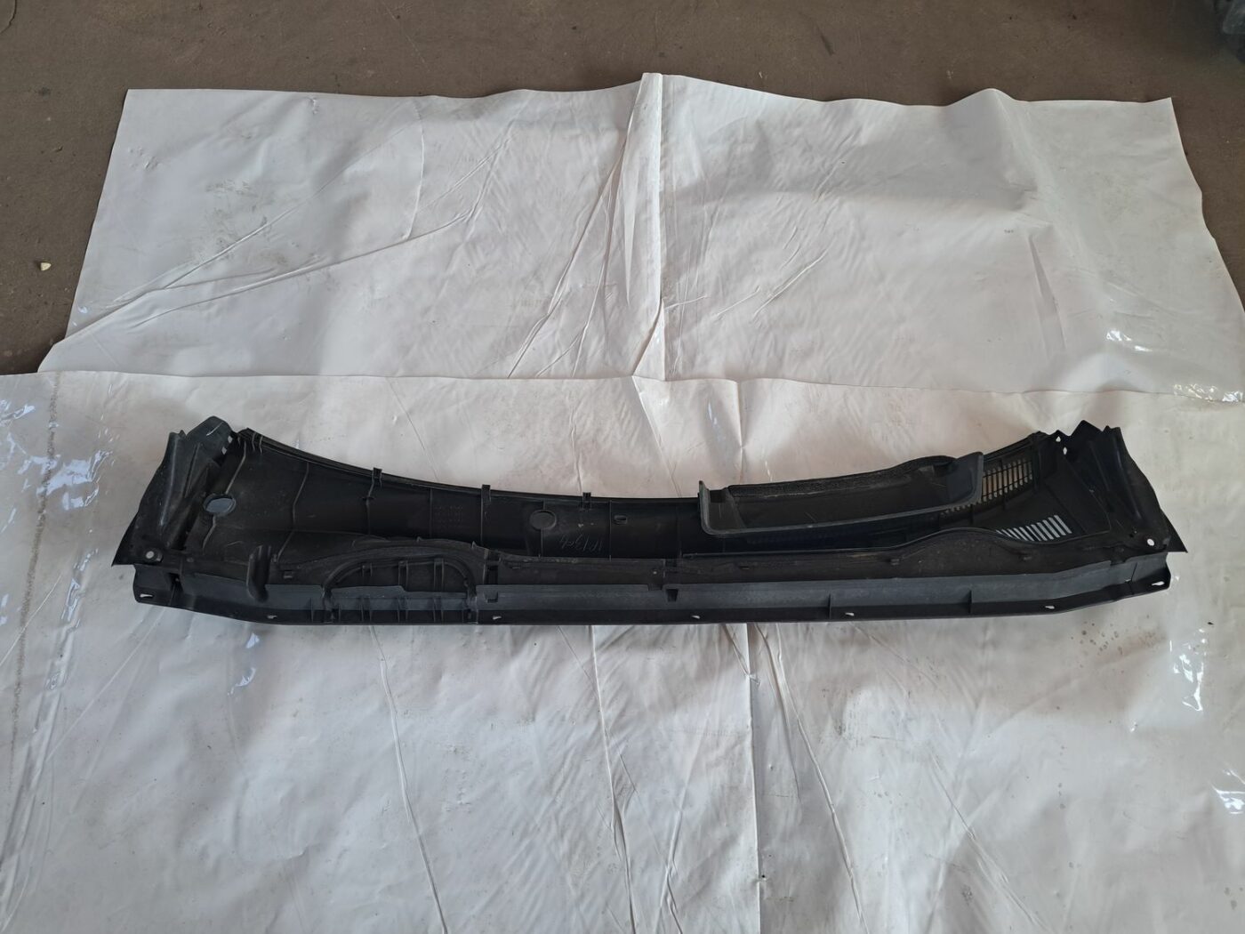 Vējstikla uzlikas (deflektora) režģis priekš TOYOTA RAV 4 2006 2 Vējstikla uzlikas (deflektora) režģis priekš TOYOTA RAV 4 2006