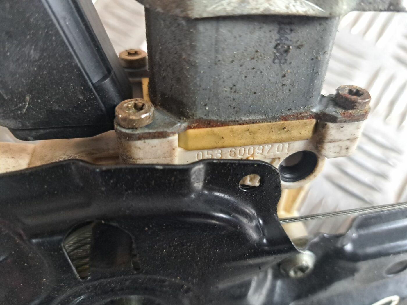 Stikla pacelšanas mehānisms aizmugurējais kreisais priekš BMW 525 E60 2004 BLACK