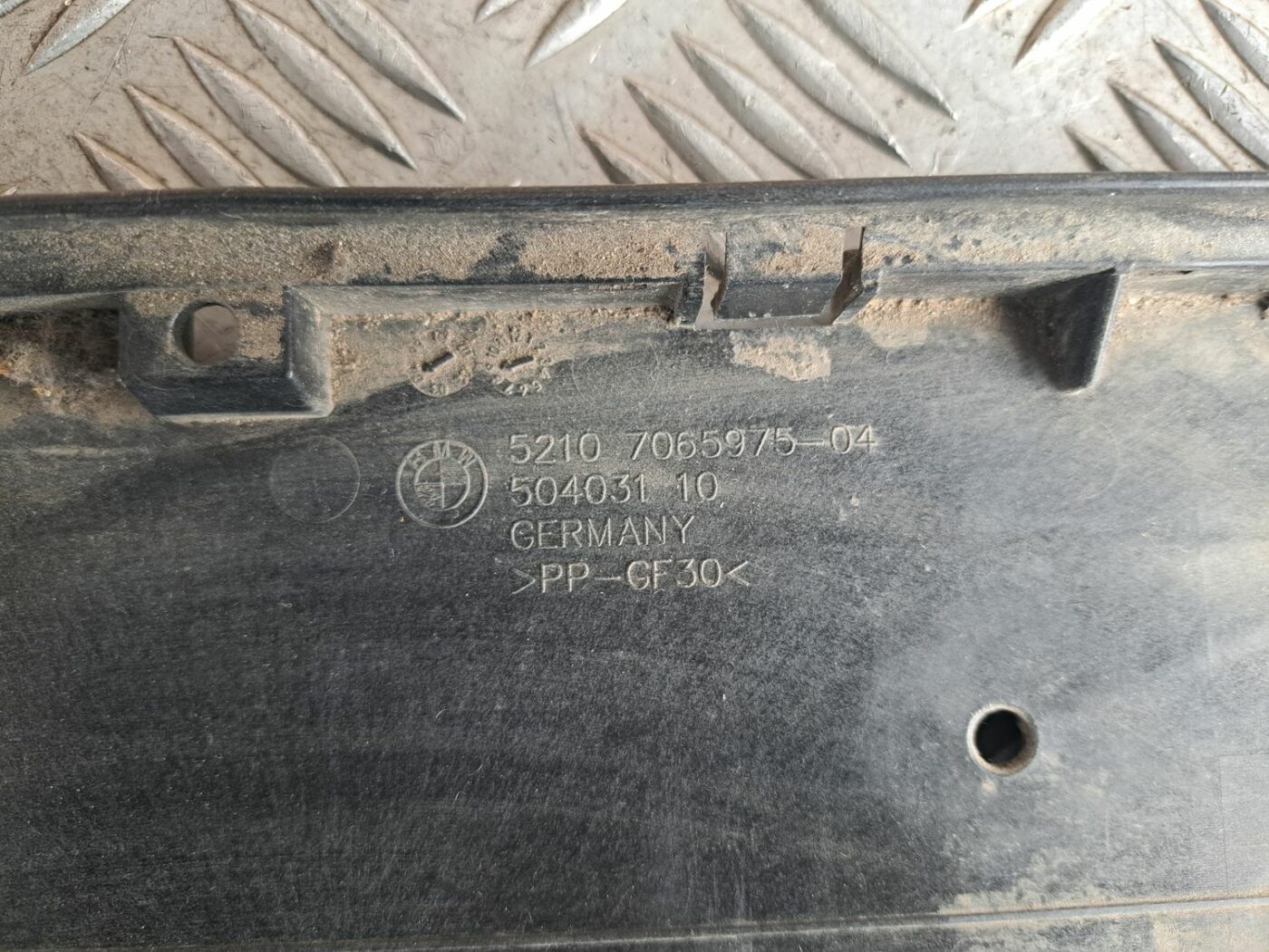 Kronšteins sēdekļa relejam priekš BMW 525 E60 2004 BLACK