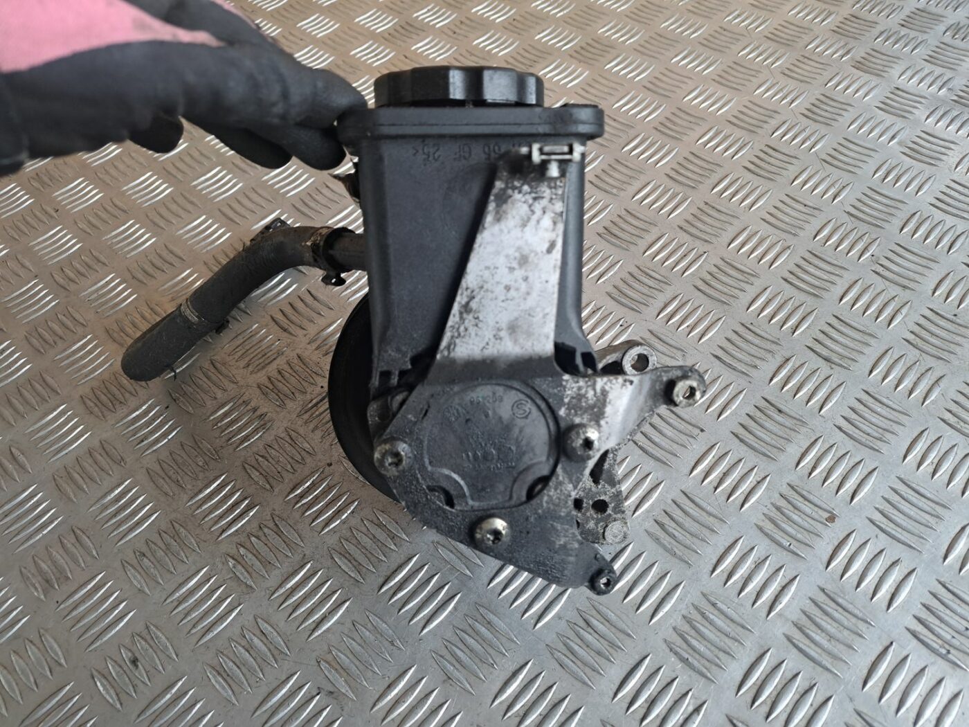 Hidrauliskais pastiprinātājs priekš BMW 525 E60 2004 BLACK