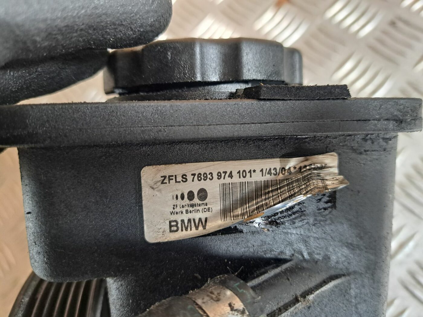 Hidrauliskais pastiprinātājs priekš BMW 525 E60 2004 BLACK