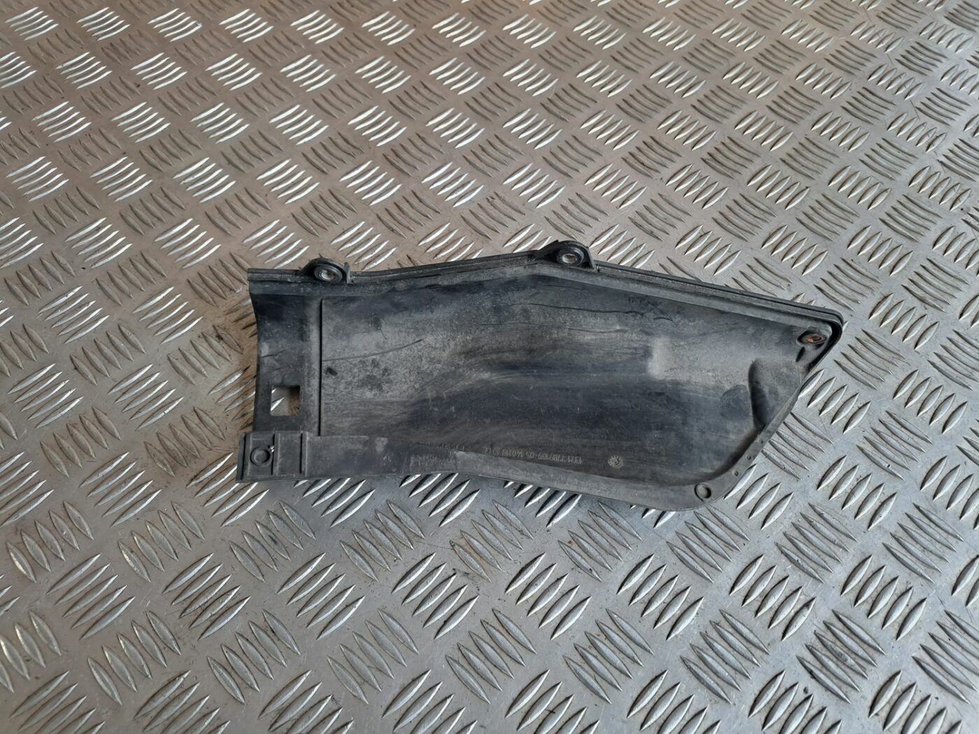 Gaisa filtra korpusa vāks priekš BMW 525 E60 2004 BLACK