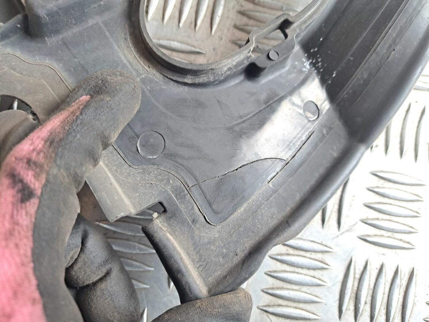 Ieplūdes gaisa deflektors, pa labi priekš BMW 525 E60 2004 BLACK