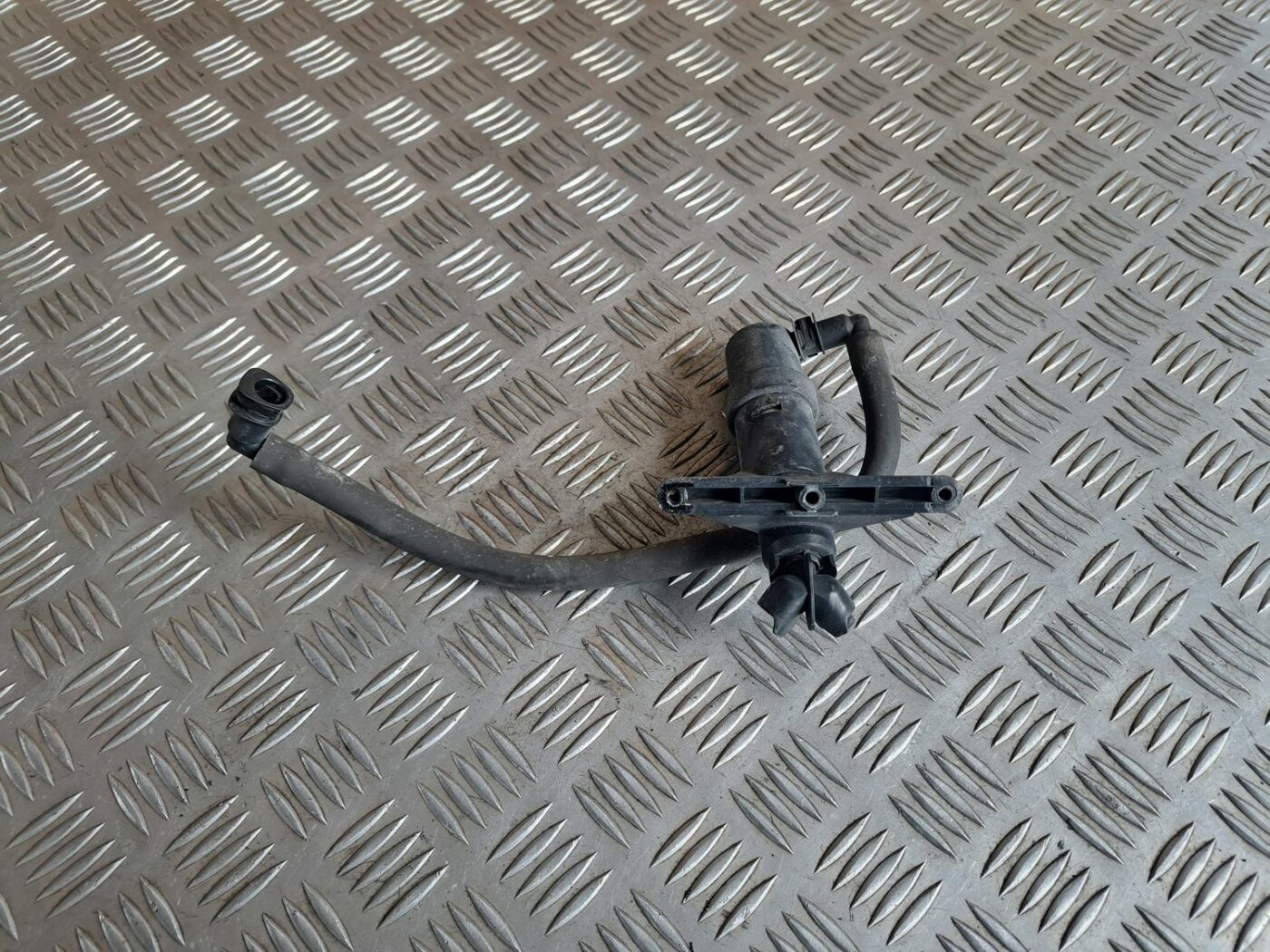 Lukturu mazgātāja sprausla priekš BMW 525 E60 2004 BLACK 1 Lukturu mazgātāja sprausla priekš BMW 525 E60 2004 BLACK