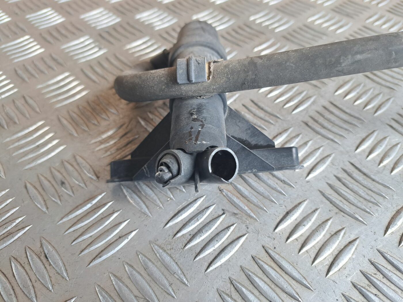 Lukturu mazgātāja sprausla priekš BMW 525 E60 2004 BLACK 2 Lukturu mazgātāja sprausla priekš BMW 525 E60 2004 BLACK