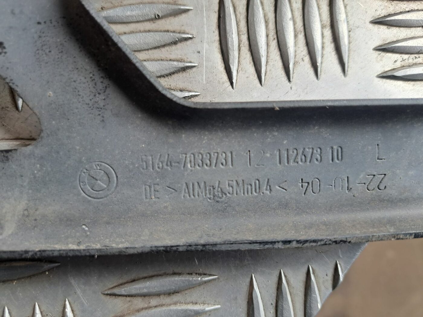 Priekšēja luktura kronšteins priekš BMW 525 E60 2004 BLACK 2 Priekšēja luktura kronšteins priekš BMW 525 E60 2004 BLACK