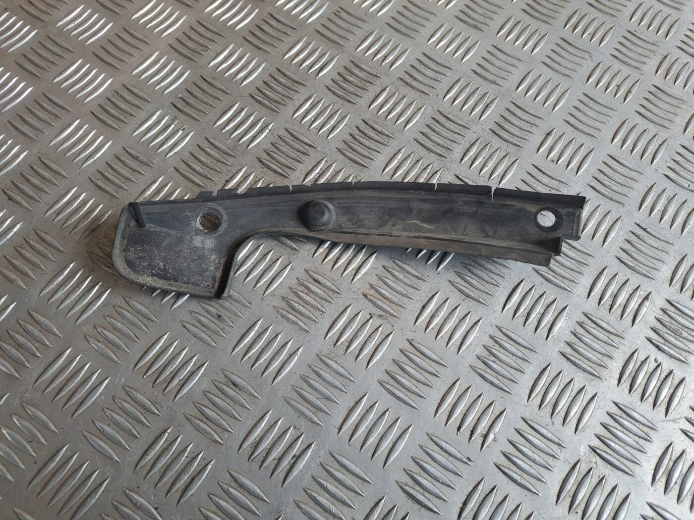 Vējstikla uzlika (deflektors) priekš BMW 525 E60 2004 BLACK 2 Vējstikla uzlika (deflektors) priekš BMW 525 E60 2004 BLACK