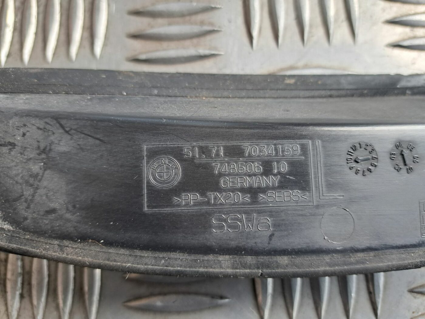 Vējstikla uzlika (deflektors) priekš BMW 525 E60 2004 BLACK 3 Vējstikla uzlika (deflektors) priekš BMW 525 E60 2004 BLACK