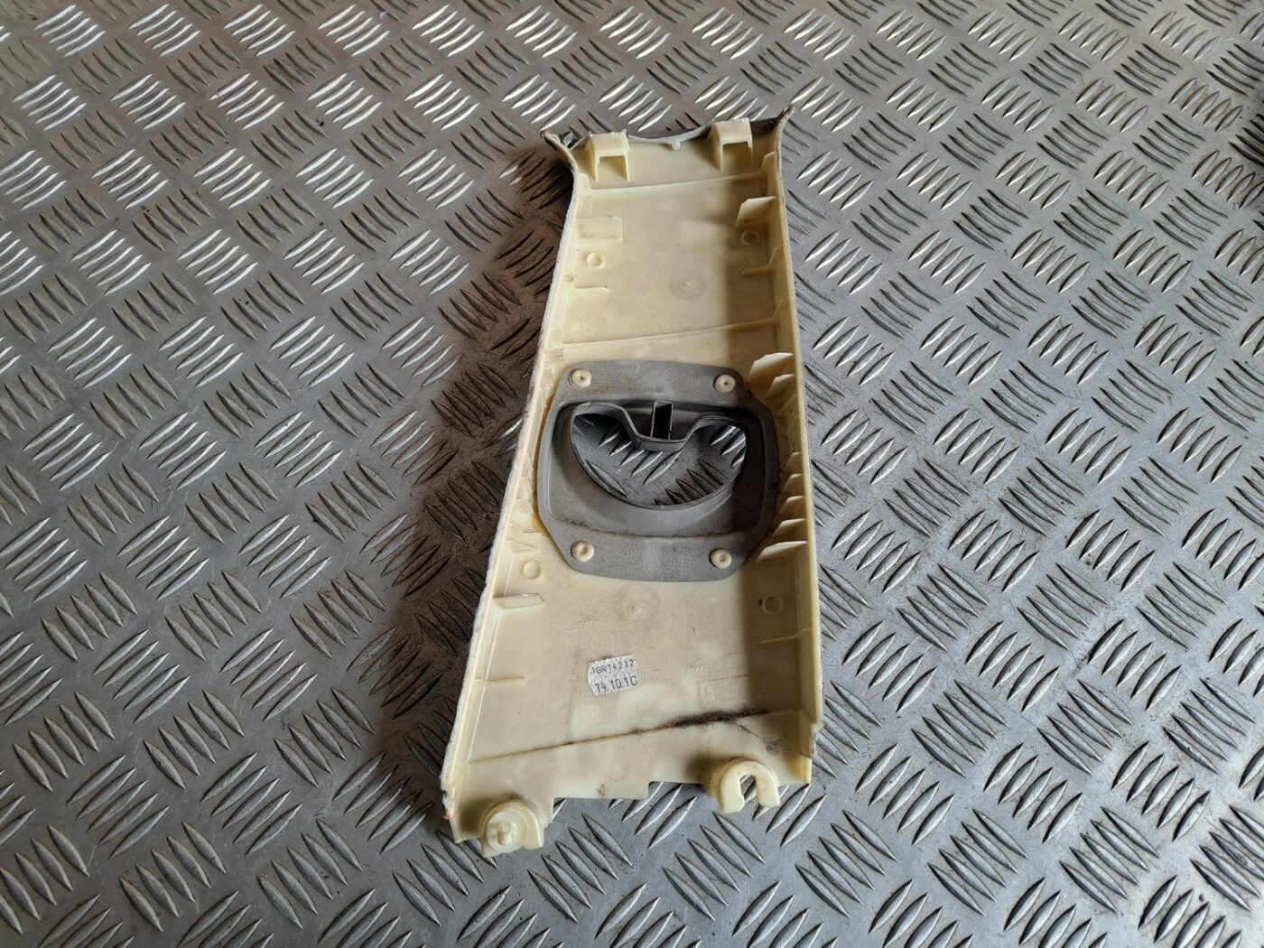 Vidējas salona statnes apdare priekš BMW 525 E60 2004 BLACK 2 Vidējas salona statnes apdare priekš BMW 525 E60 2004 BLACK