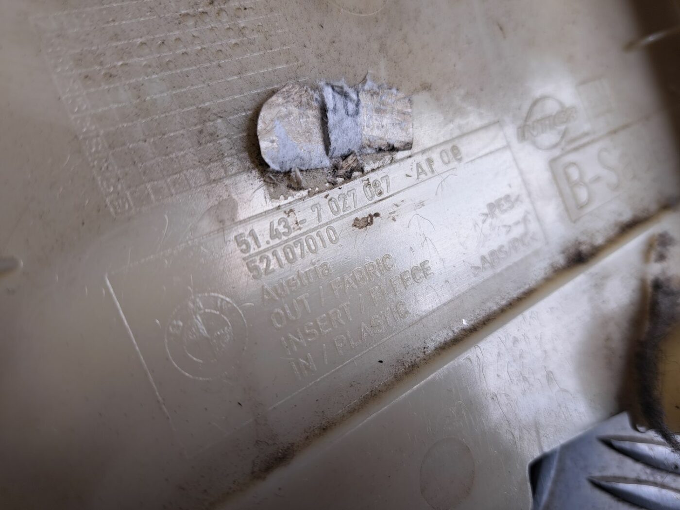 Vidējas salona statnes apdare priekš BMW 525 E60 2004 BLACK 3 Vidējas salona statnes apdare priekš BMW 525 E60 2004 BLACK