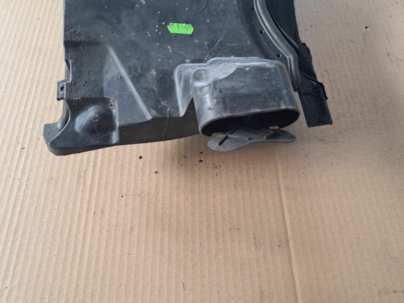 Salona gaisa filtra korpusa vāks priekš BMW 525 E60 2004 BLACK