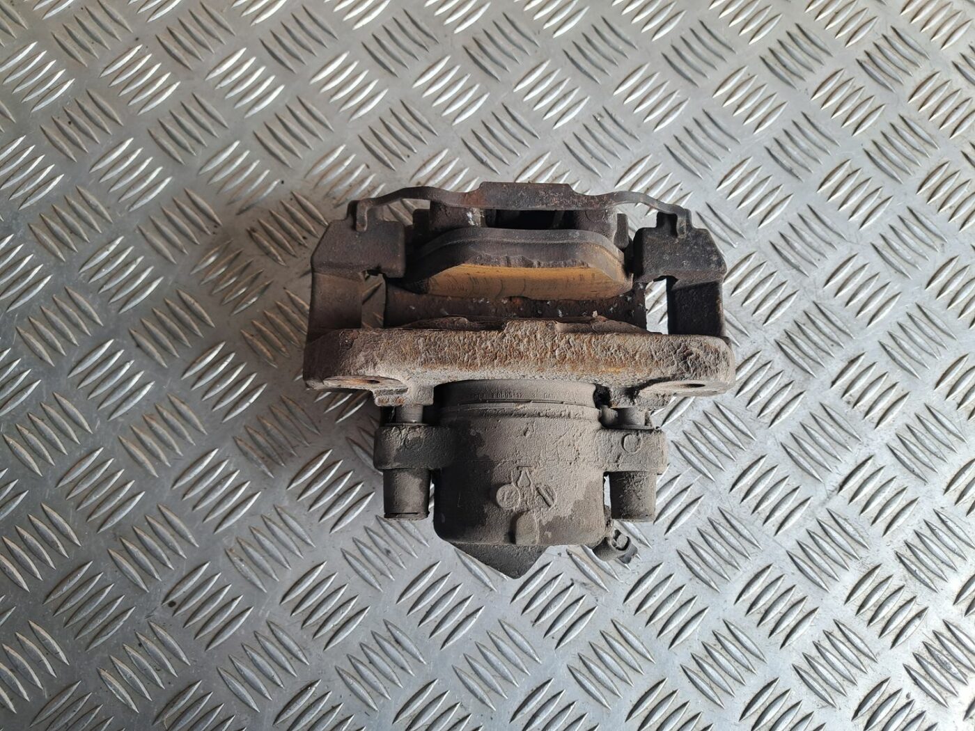 Priekšējais labais suports priekš BMW 525 E60 2004 BLACK 2 Priekšējais labais suports priekš BMW 525 E60 2004 BLACK