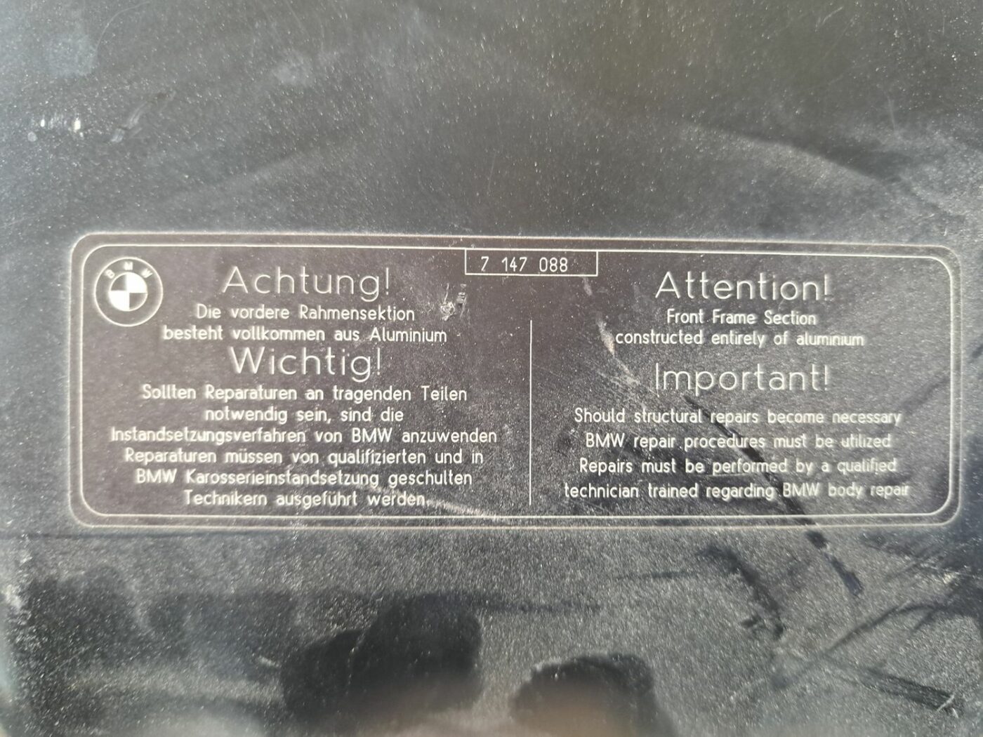 Priekšējā radiatora rāmja augšēja daļa priekš BMW 525 E60 2004 BLACK