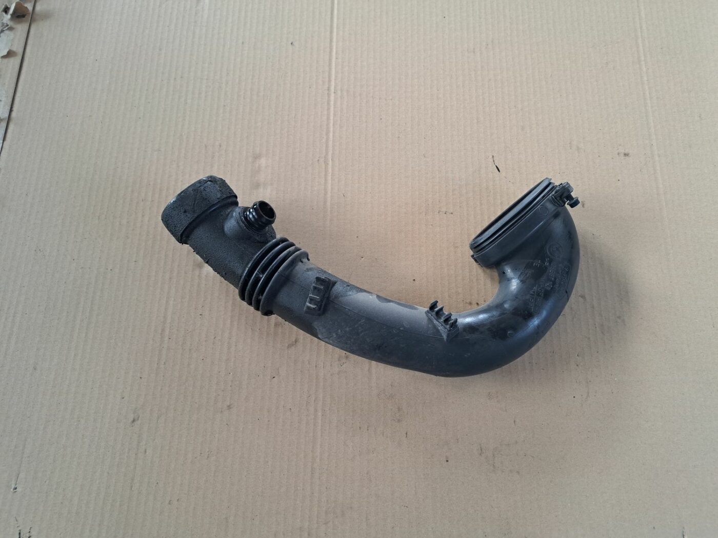 Turbīnas caurule priekš BMW 525 E60 2004 BLACK