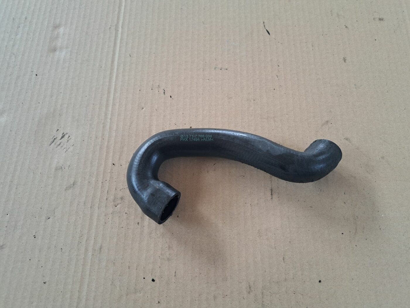 Dzesēšanas caurule priekš BMW 525 E60 2004 BLACK 1 Dzesēšanas caurule priekš BMW 525 E60 2004 BLACK