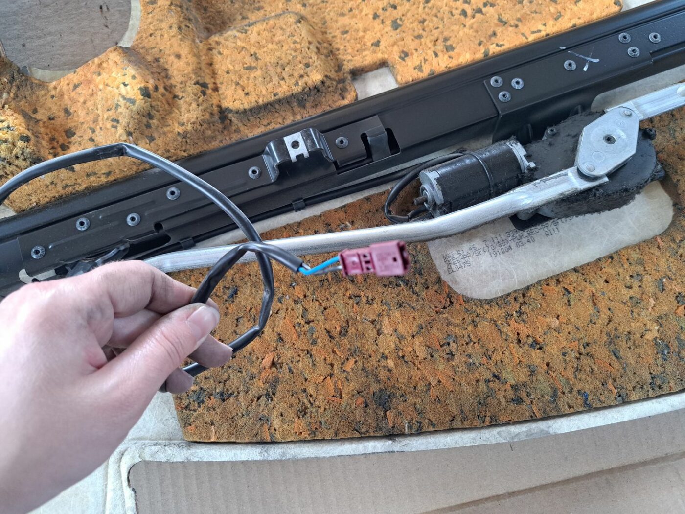 Bagāžnieka nodalījuma plaukts priekš BMW 525 E60 2004 BLACK 3 Bagāžnieka nodalījuma plaukts priekš BMW 525 E60 2004 BLACK