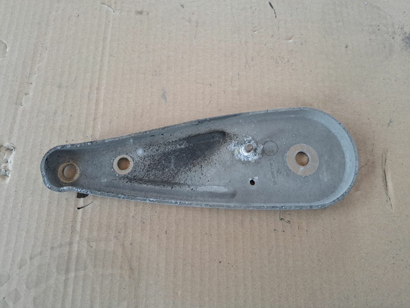 Dzinēja kronšteins priekš BMW 525 E60 2004 BLACK 2 Dzinēja kronšteins priekš BMW 525 E60 2004 BLACK