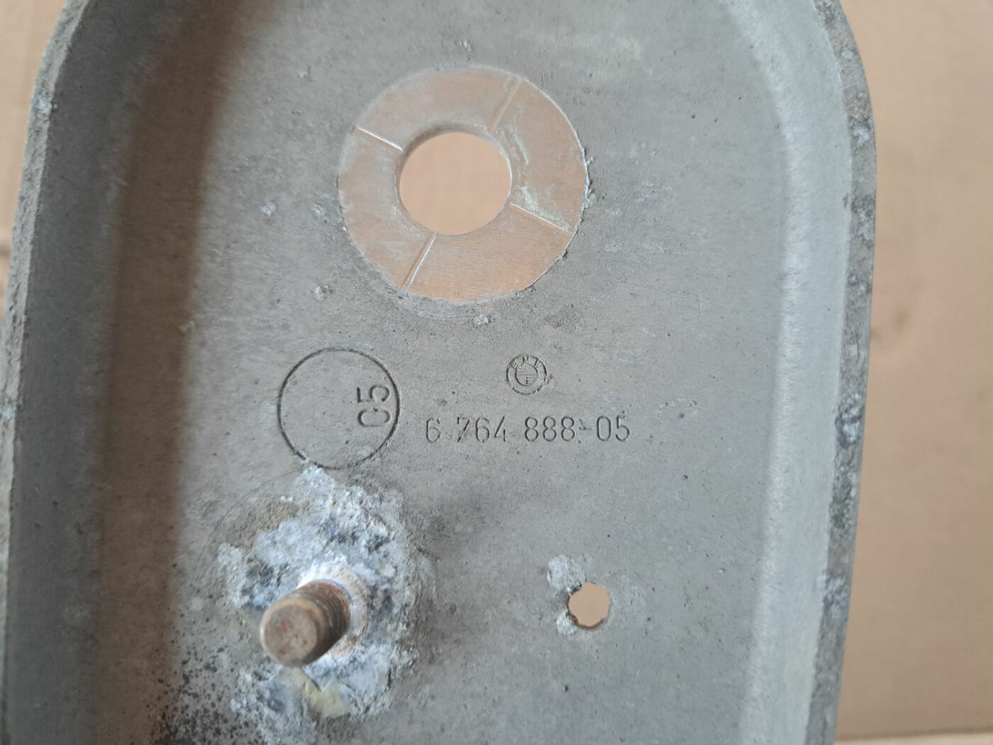 Dzinēja kronšteins priekš BMW 525 E60 2004 BLACK 3 Dzinēja kronšteins priekš BMW 525 E60 2004 BLACK