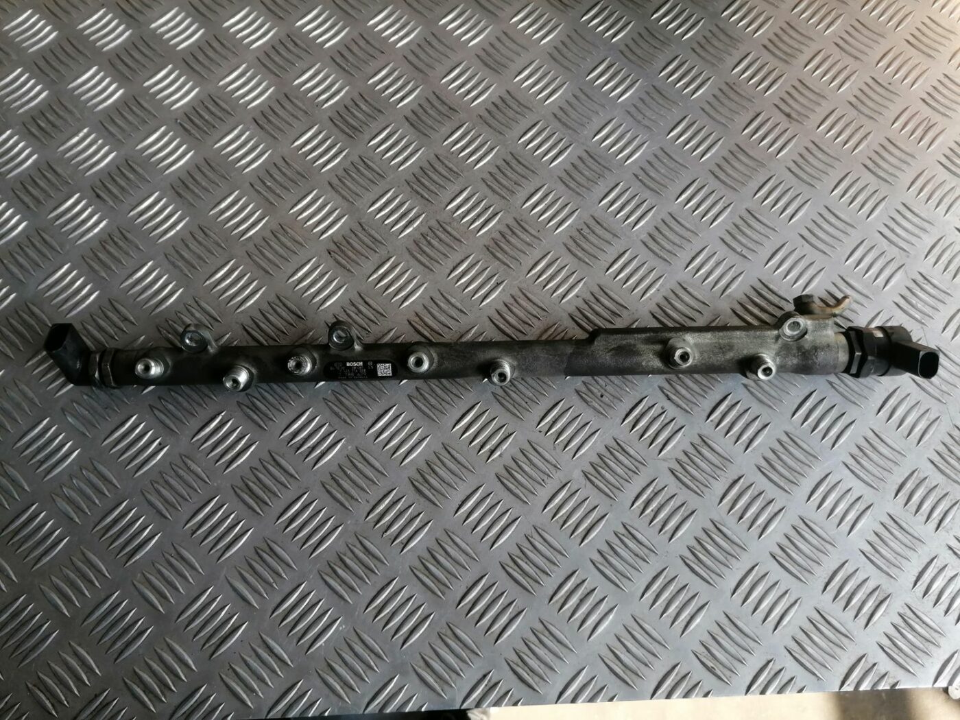 Degvielas sadales caurule priekš BMW 525 E60 2004 BLACK 1 Degvielas sadales caurule priekš BMW 525 E60 2004 BLACK