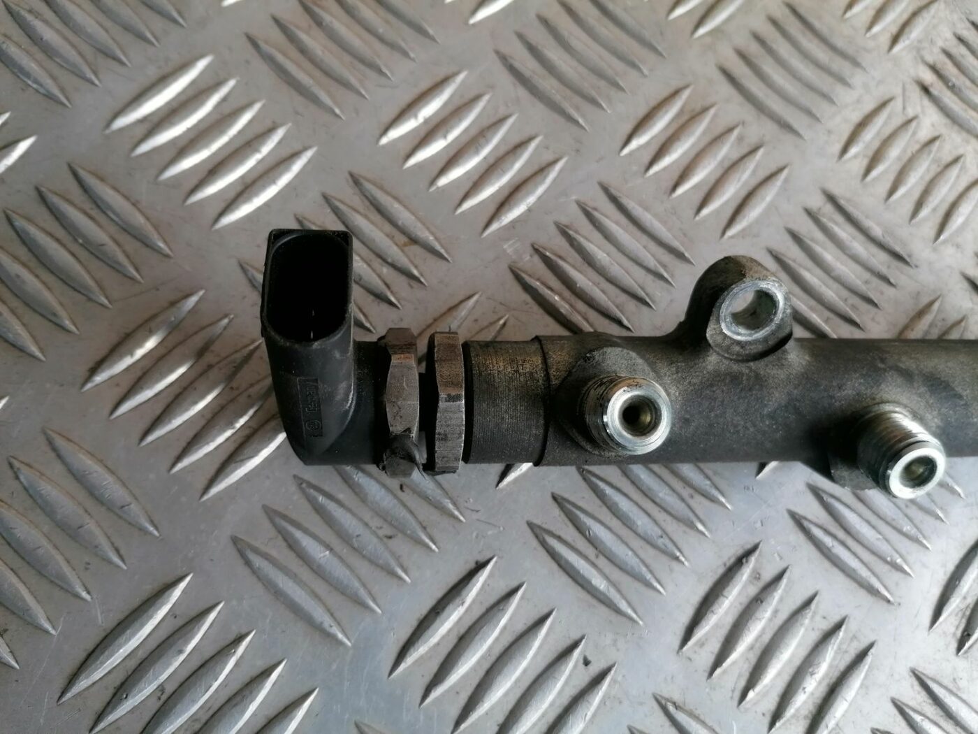 Degvielas sadales caurule priekš BMW 525 E60 2004 BLACK 5 Degvielas sadales caurule priekš BMW 525 E60 2004 BLACK