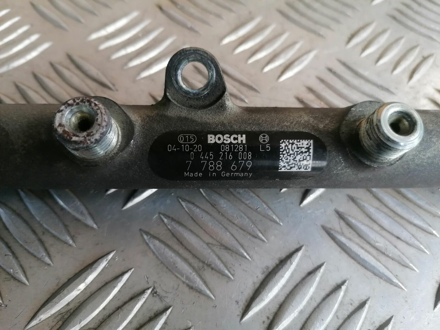 Degvielas sadales caurule priekš BMW 525 E60 2004 BLACK 4 Degvielas sadales caurule priekš BMW 525 E60 2004 BLACK