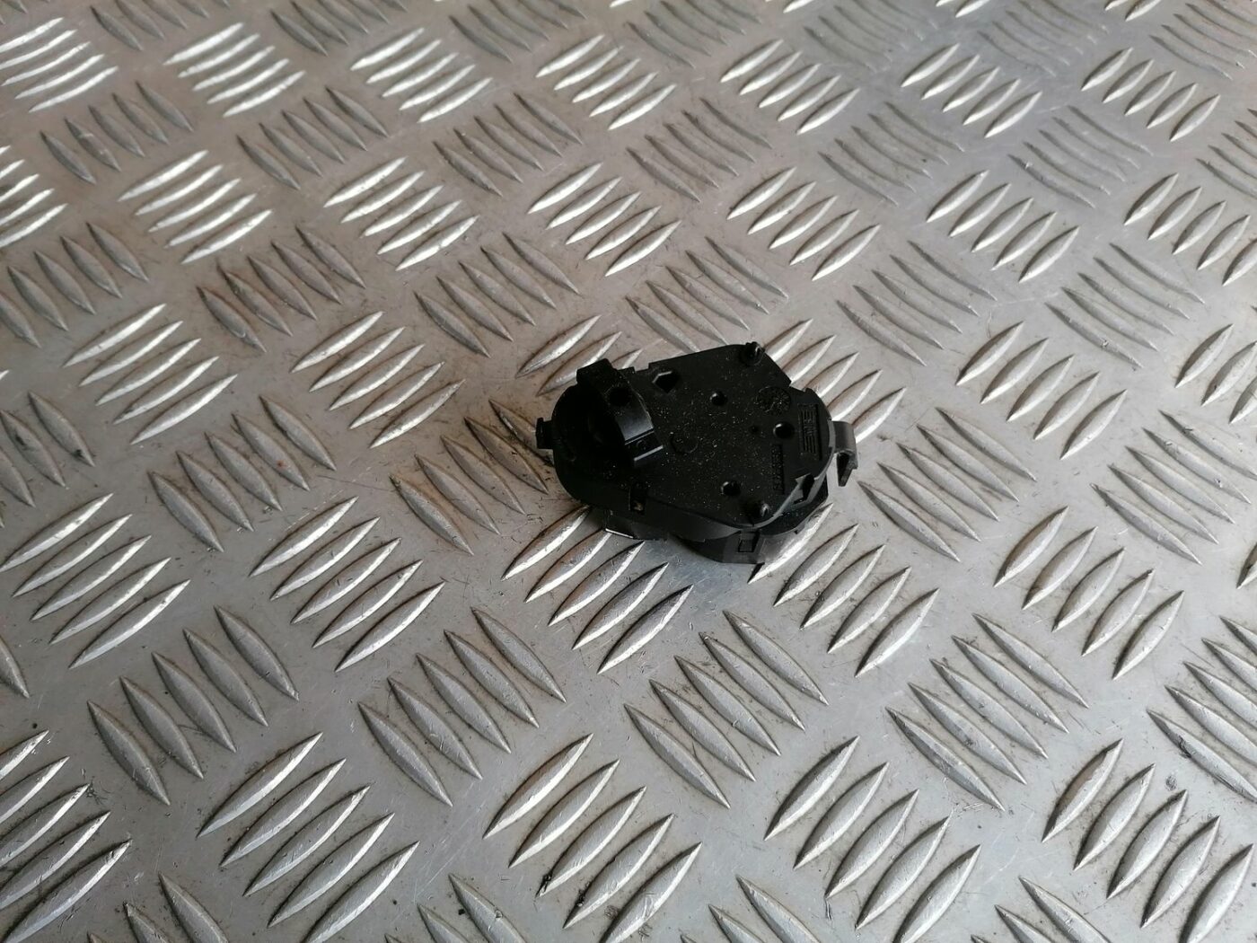 Apsildes sistēmas aktuators priekš BMW 525 E60 2004 BLACK