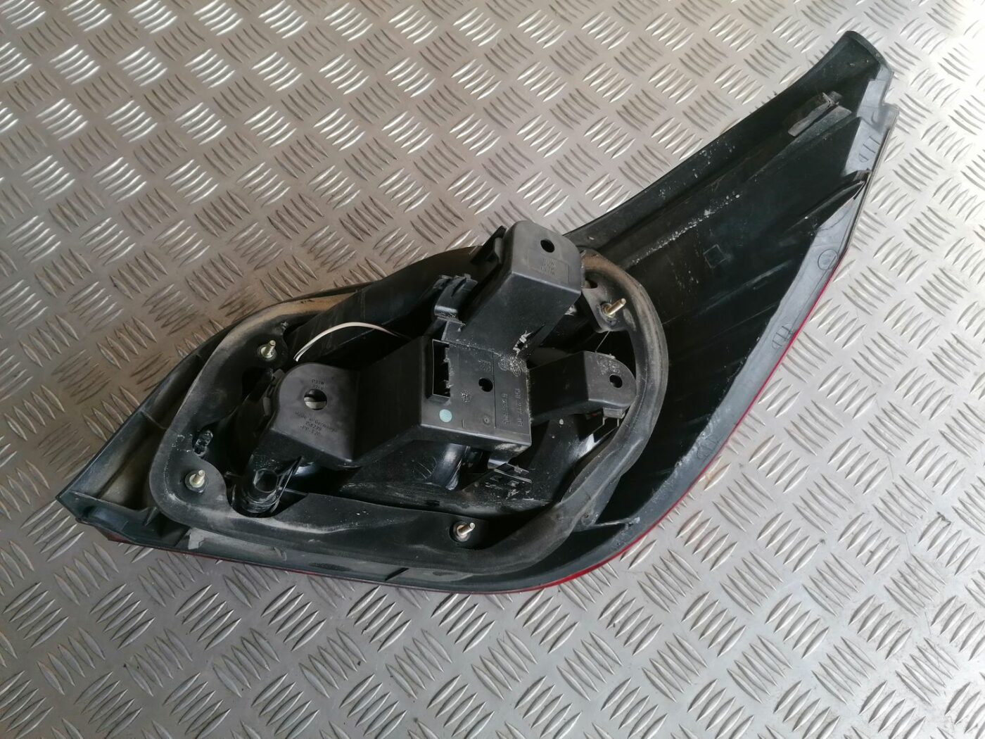 Aizmugurējais kreisais lukturis priekš BMW 525 E60 2004 BLACK 6 Aizmugurējais kreisais lukturis priekš BMW 525 E60 2004 BLACK