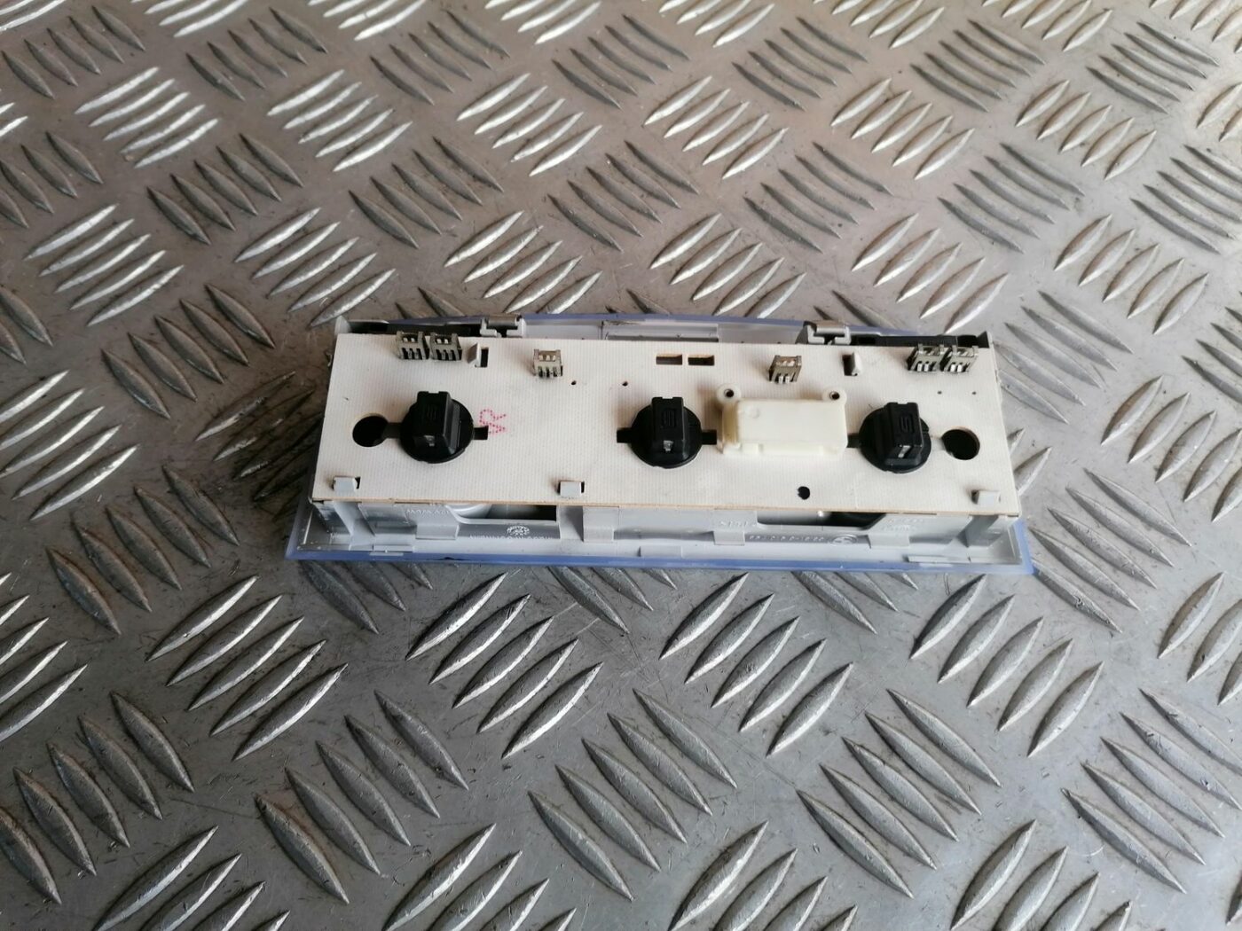 Aizmugurējo sēdvietu apgaismojums priekš BMW 525 E60 2004 BLACK 4 Aizmugurējo sēdvietu apgaismojums priekš BMW 525 E60 2004 BLACK