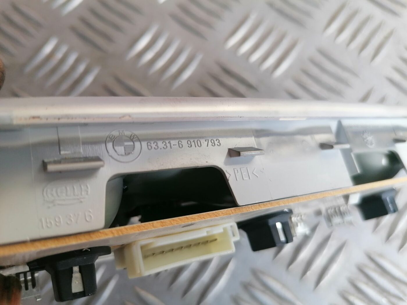 Aizmugurējo sēdvietu apgaismojums priekš BMW 525 E60 2004 BLACK 3 Aizmugurējo sēdvietu apgaismojums priekš BMW 525 E60 2004 BLACK