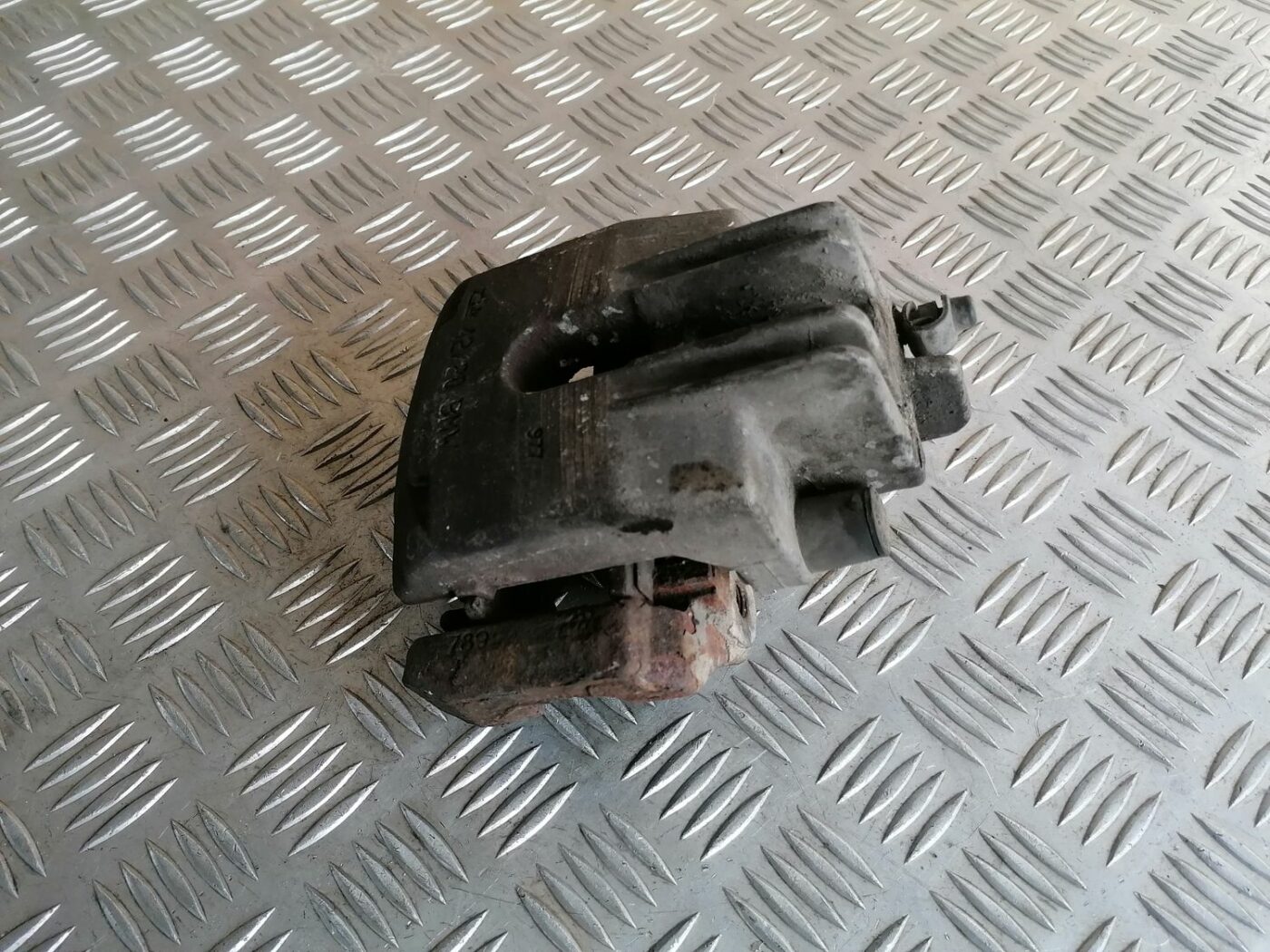 Priekšējais labais suports priekš BMW 525 E60 2004 BLACK