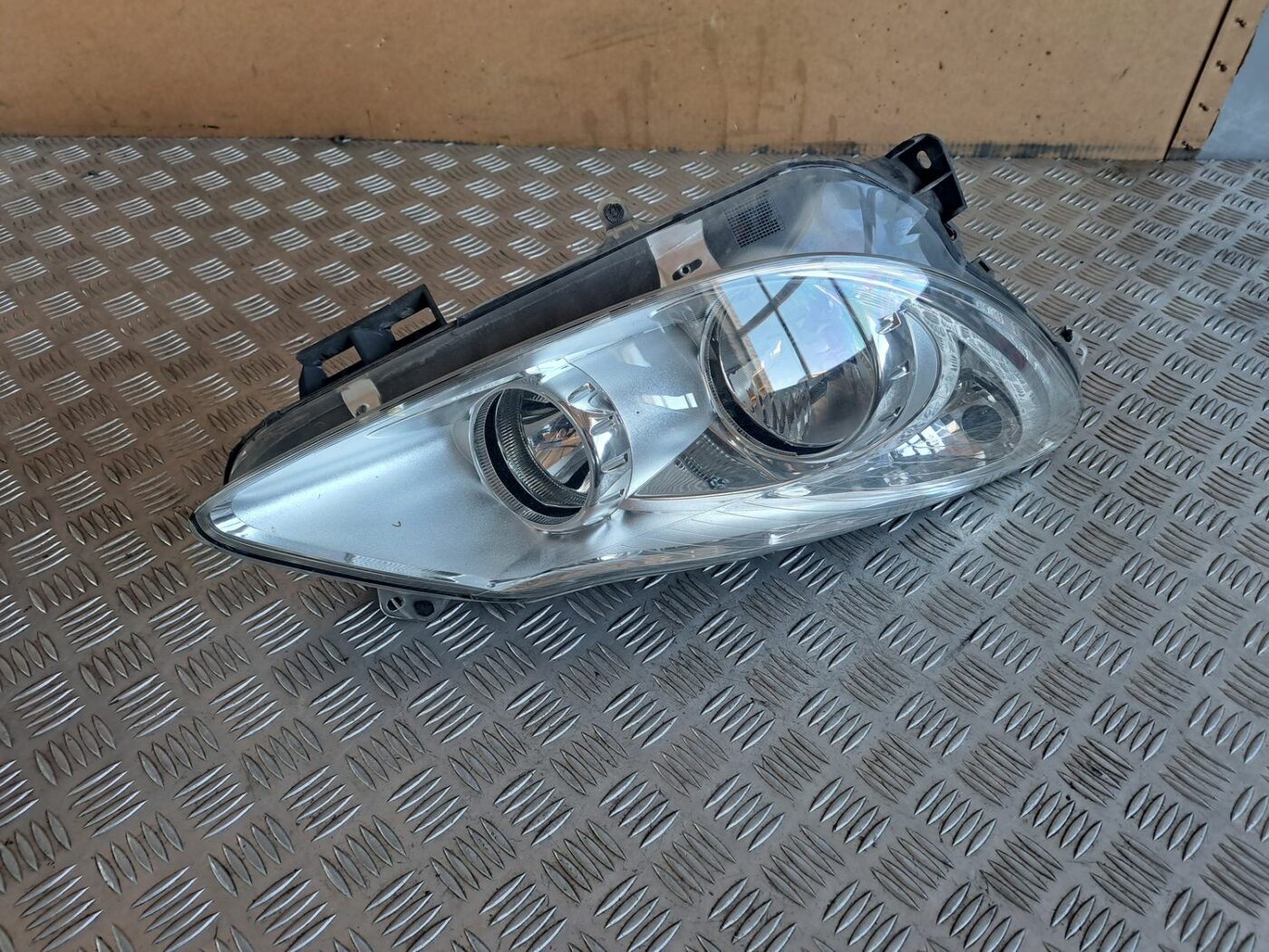 Priekšējais labais lukturis priekš OPEL CORSA 2007 1 Priekšējais labais lukturis priekš OPEL CORSA 2007