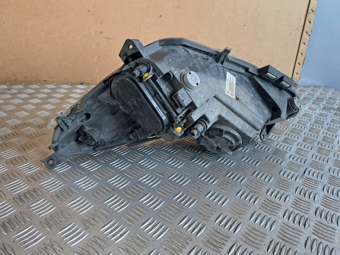 Priekšējais labais lukturis priekš OPEL CORSA 2007 4 Priekšējais labais lukturis priekš OPEL CORSA 2007