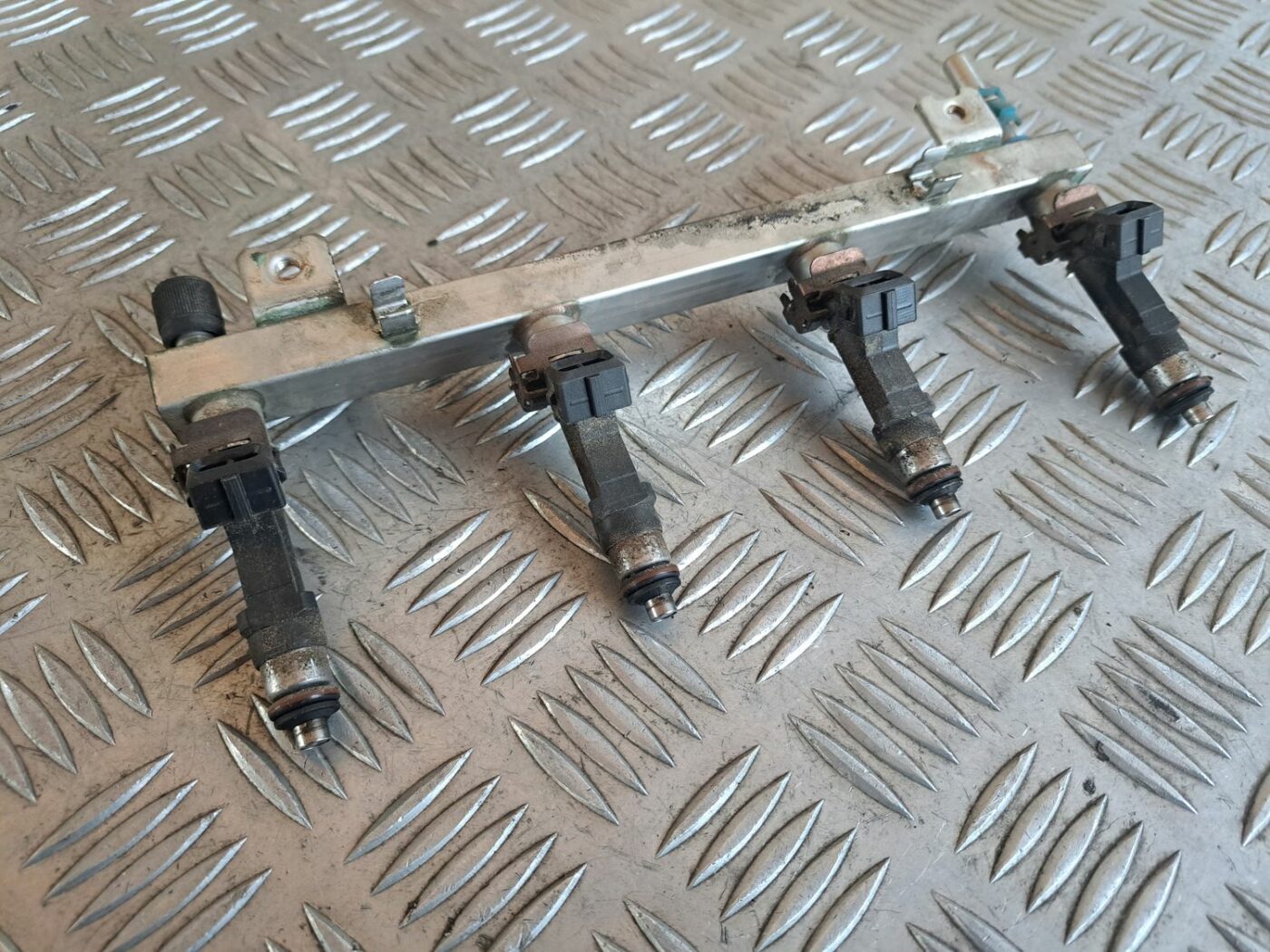 Degvielas sadales caurule priekš OPEL CORSA 2007 3 Degvielas sadales caurule priekš OPEL CORSA 2007