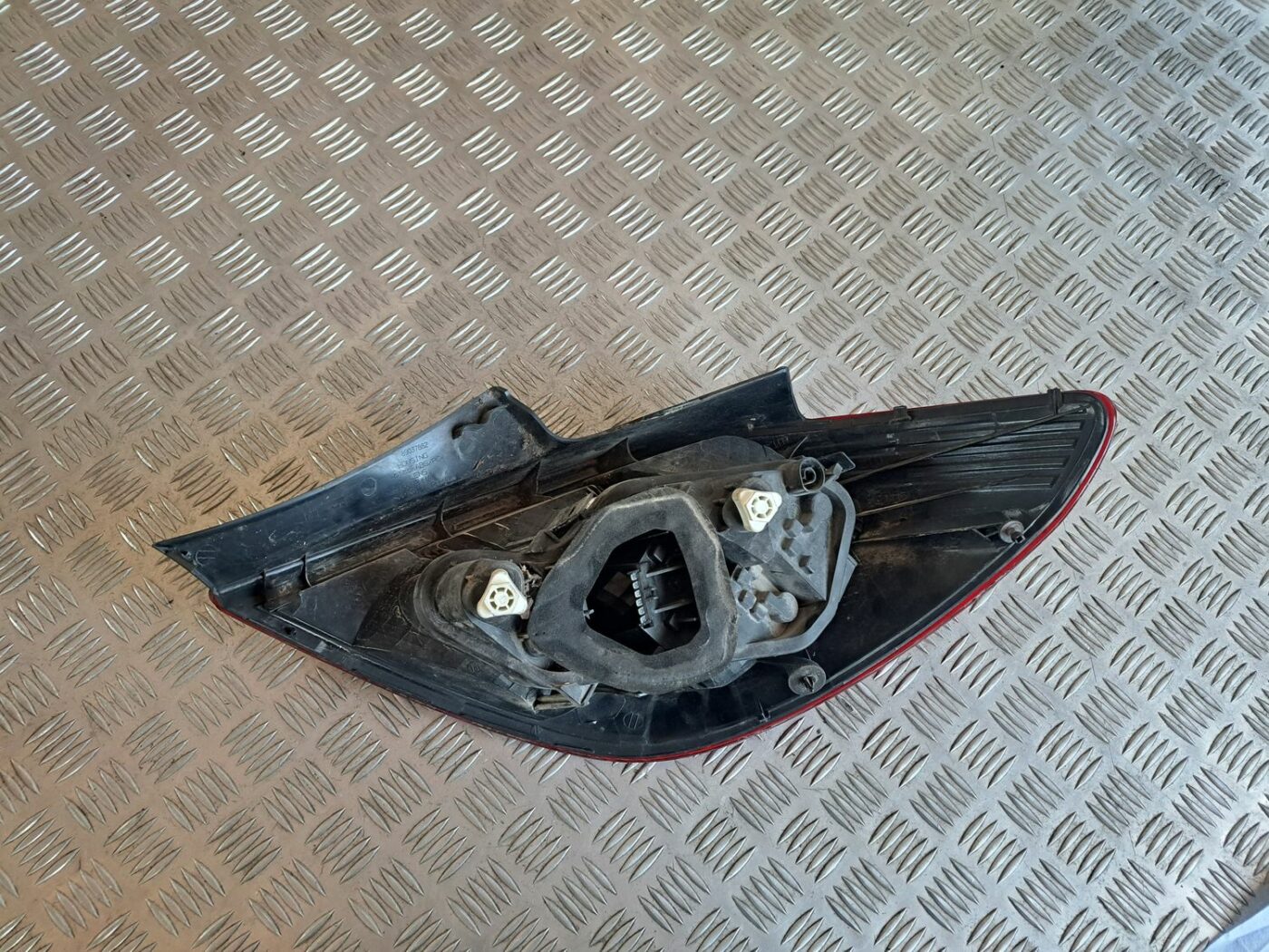 Aizmugurējais kreisais lukturis priekš OPEL CORSA 2007 4 Aizmugurējais kreisais lukturis priekš OPEL CORSA 2007