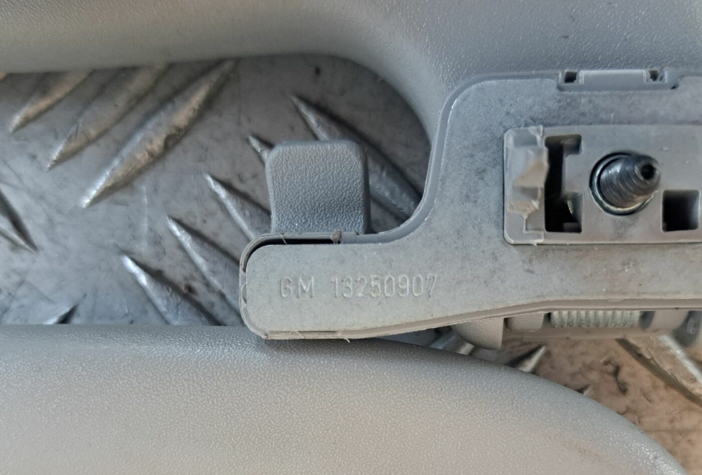 Salona rokturis griestos priekš OPEL CORSA 2007