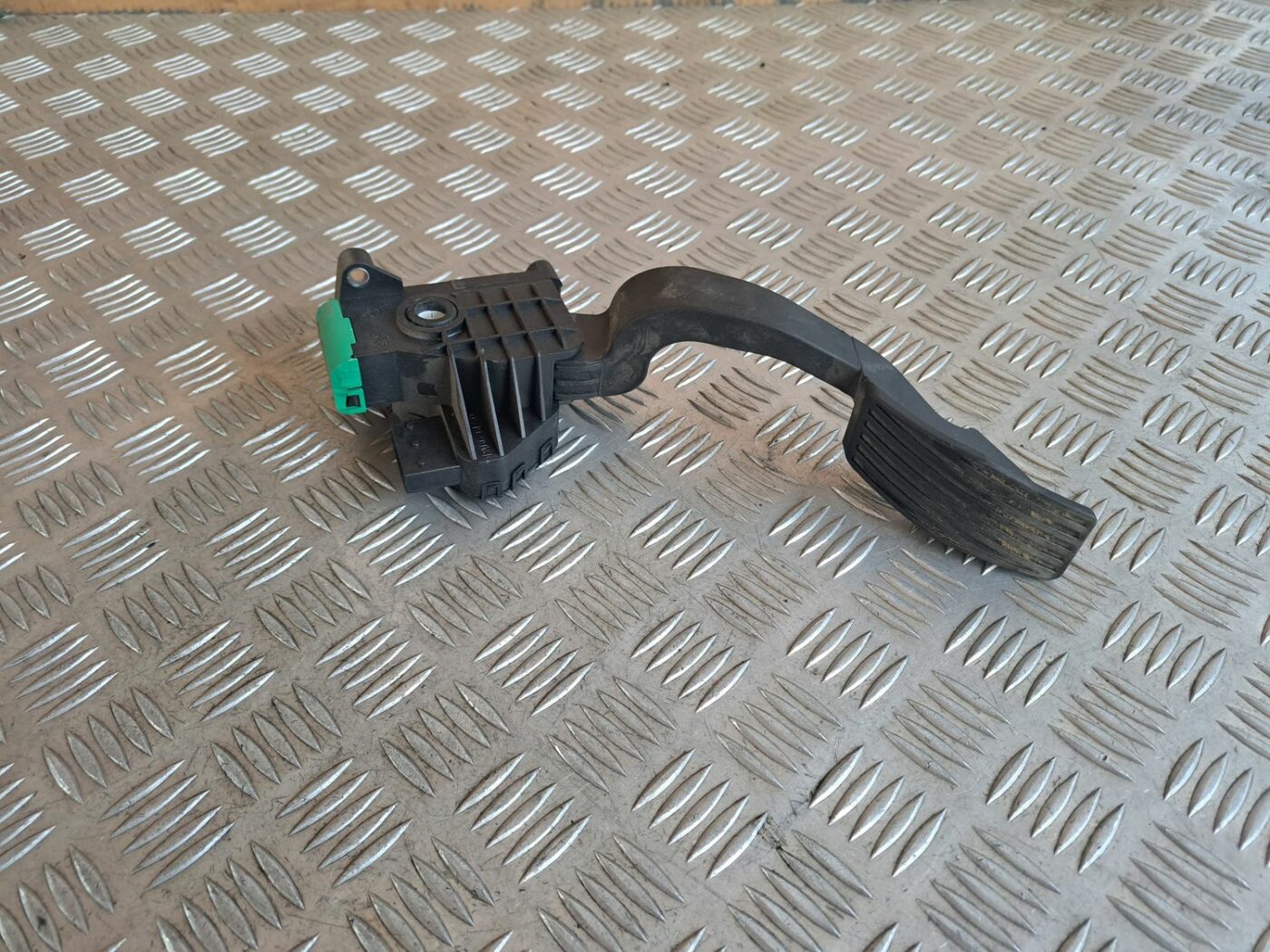 Gāzes pedālis priekš OPEL CORSA 2007 1 Gāzes pedālis priekš OPEL CORSA 2007