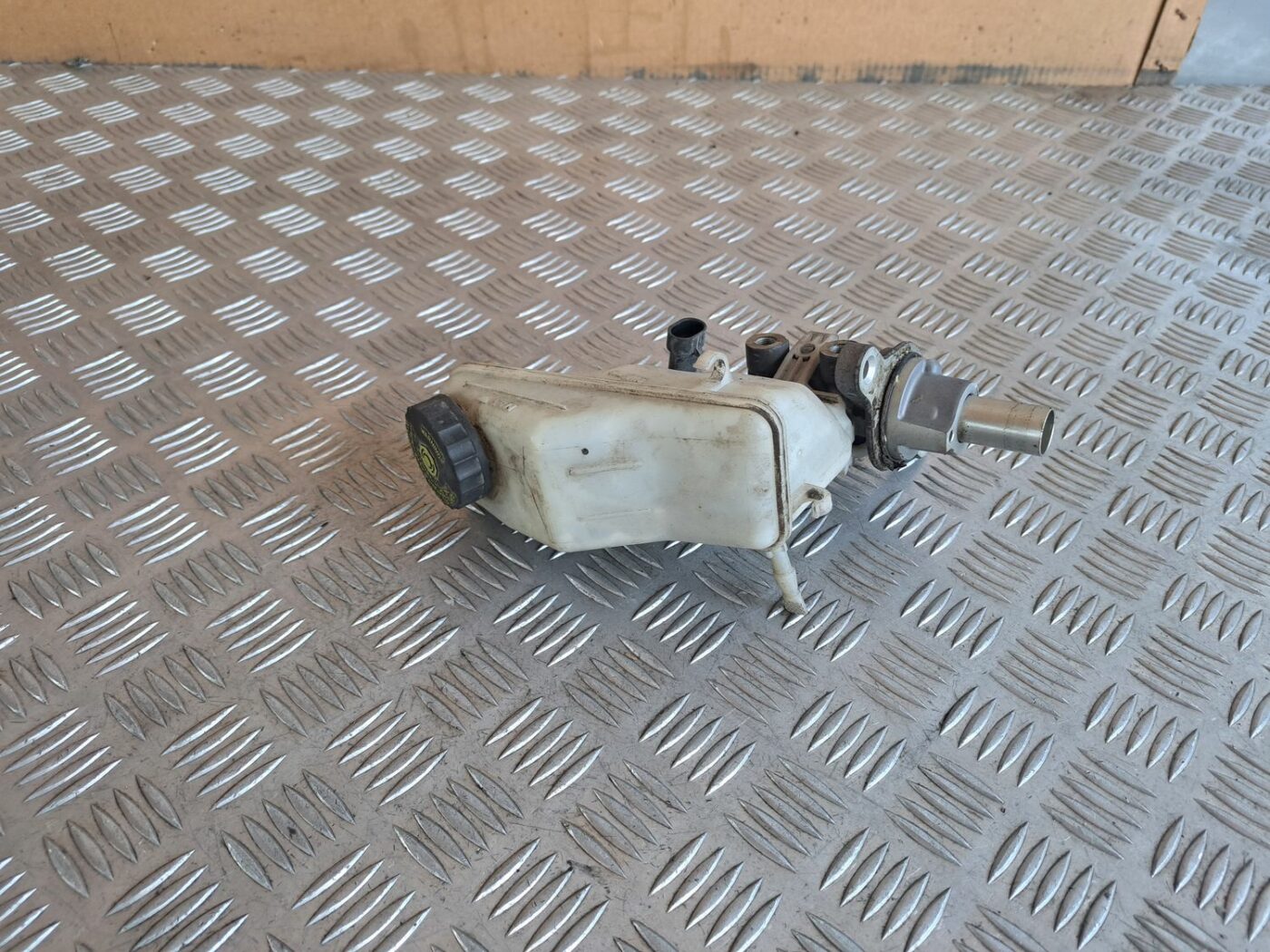 Bremžu pastiprinātāja galvenais cilindrs priekš OPEL CORSA 2007