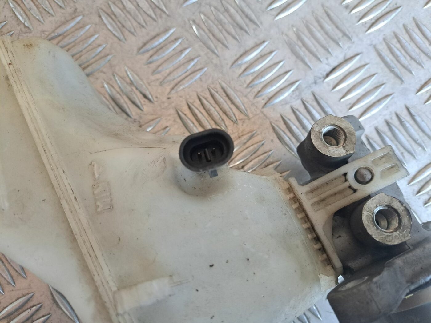 Bremžu pastiprinātāja galvenais cilindrs priekš OPEL CORSA 2007