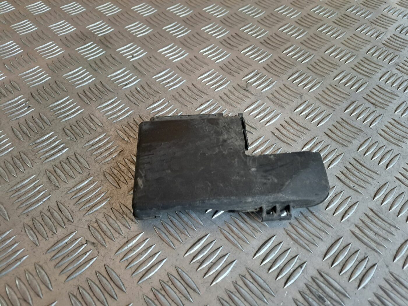 Drošinātāju kārbas korpusa vāks priekš OPEL CORSA 2007