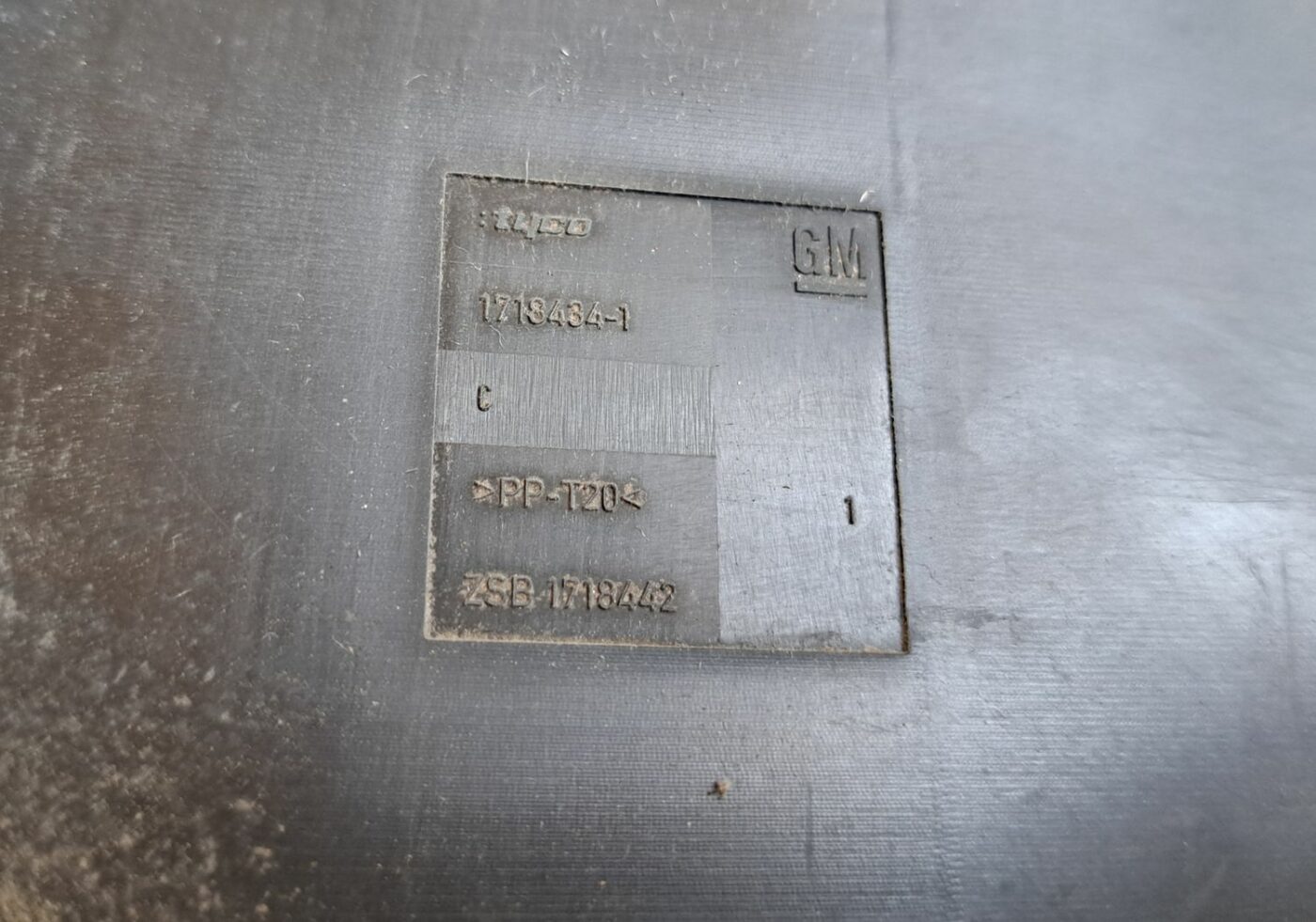 Drošinātāju kārbas korpusa vāks priekš OPEL CORSA 2007