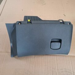 Mantu glabāšanas nodalījums pasažiera pusē priekš OPEL CORSA 2007