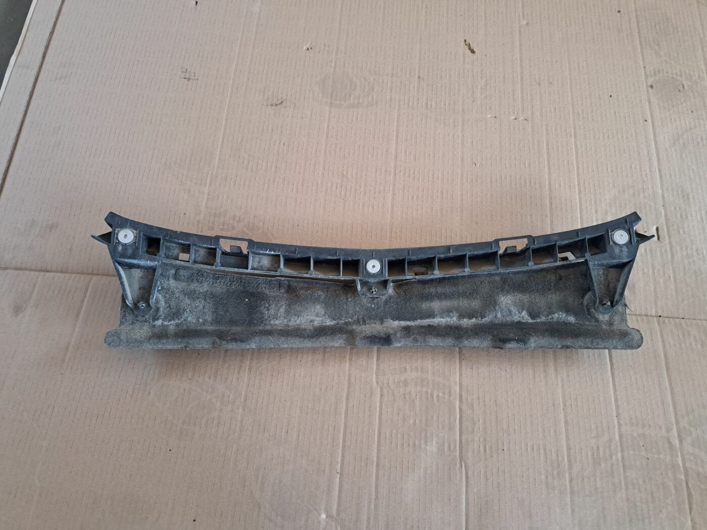 Aizmugurējā bufera centrālais stiprinājums priekš OPEL CORSA 2007 1 Aizmugurējā bufera centrālais stiprinājums priekš OPEL CORSA 2007